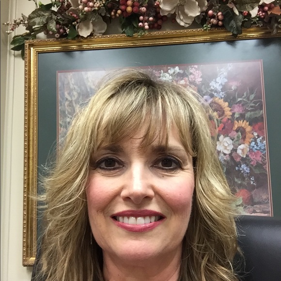 Meet your Posher, Andrea - Picture 1 of 1